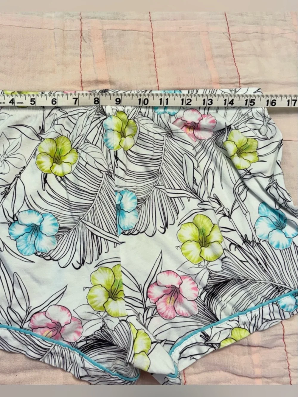 P.J. Salvage Hibiscus Flower Shorts Set, Sz M, Aqua Trim, Yellow, Pink - Picture 11 of 16
